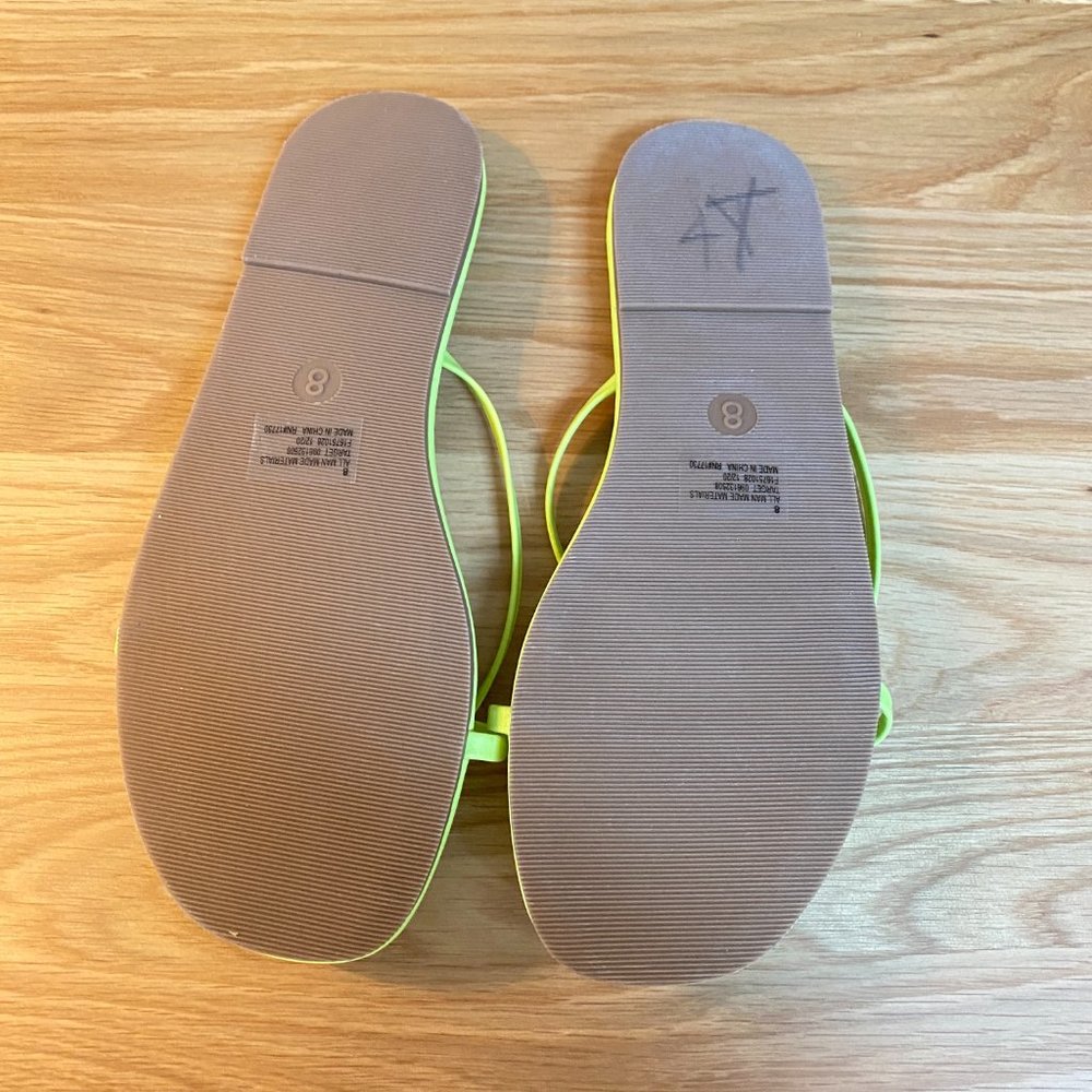 🖤 New Shade & Shore Lime Neon Green Sandals Slip Ons Thongs Y2K Strappy - Picture 3 of 3